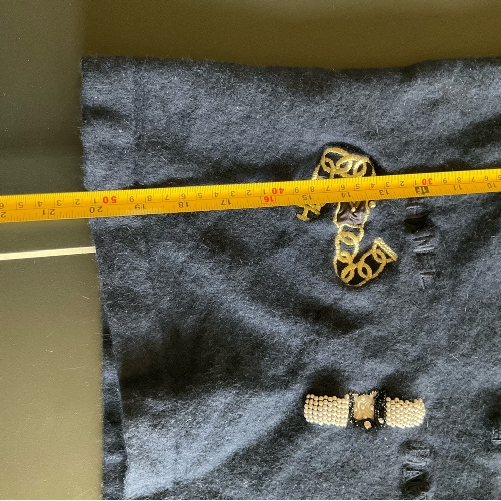 VTG Di Bari Wool Navy Designer Embroidered Accents Sweater - Picture 11 of 11